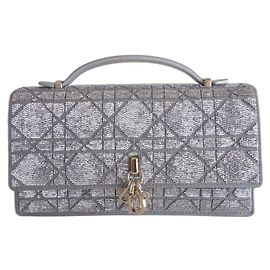 Mini bolsa pochette My Dior 2025 Cinza