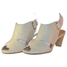 Sandales Balmain en cuir beige taille 37 Beige