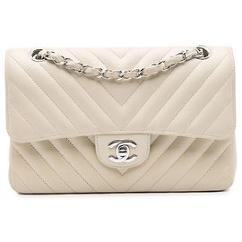 Chanel Bianco Piccolo Classico Chevron in Pelle di Agnello Doppio Flap Bianco Bianco sporco