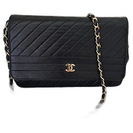 Chanel Clássico atemporal médio com ziguezagues Preto