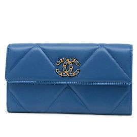 Chanel 19 Langer Geldbeutel aus blauer Lammleder Blau