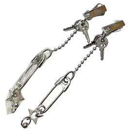 Brincos longos de prata com alfinetes de segurança e chaves Christian Dior John Galliano Prata