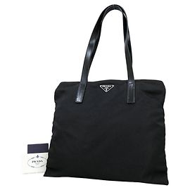 Prada Nylon schwarzer Logo Kalbleder Schultertasche Schwarz
