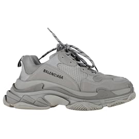 Balenciaga-Balenciaga Triple S Sneakers in Grey Polyester-Grey