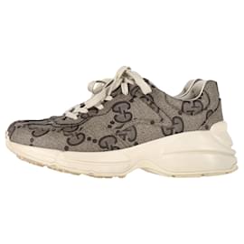 Gucci-Tênis Monograma Rhyton Gucci em Lona Bege-Bege