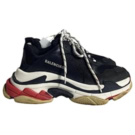 Balenciaga-Balenciaga Triple S Sneakers in Black Polyurethane-Black