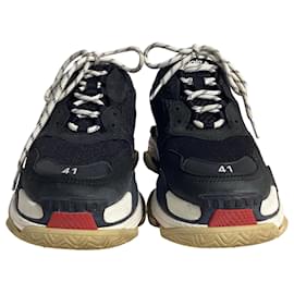 Balenciaga-Balenciaga Triple S Sneakers in Black Polyurethane-Black
