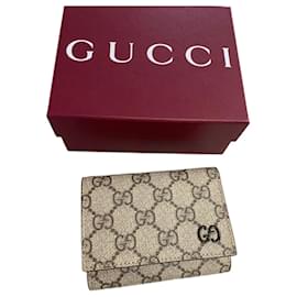 Gucci-CARTEIRA TRI-FOLD GG INTERIOR MARROM GUCCI-Marrom,Bege