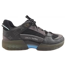 Louis Vuitton-Tênis pretos Louis Vuitton-Preto