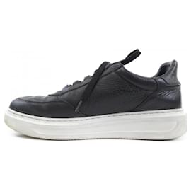 Louis Vuitton-Tênis pretos Louis Vuitton-Preto