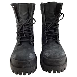 Balenciaga-Balenciaga Strike Boots in Black Canvas-Black