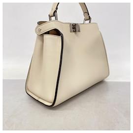 Fendi-Fendi Peekaboo Handbag in Ivory Leather-Cream