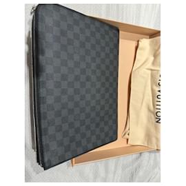 Louis Vuitton-Louis Vuitton pouch-Black