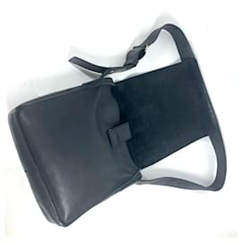 Chanel-Chanel Black and White Leather Shoulder Bag-Black,White