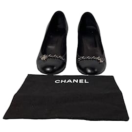 Chanel- Chanel CC Chain Detail Pumps in Black Leather-Black