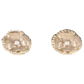 Brincos Camélia de pérolas com logo CC clássico da Chanel em metal dourado Dourado