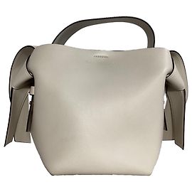 Bolso cruzado Musubi Mini de Acne Studios en cuero blanco Blanco Crudo