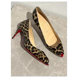Christian Louboutin-CHRISTIAN LOUBOUTIN Talons T.EU 39 Cuir verni-Beige