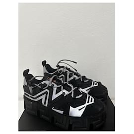 Versace-Versace Greca Labyrinth Sneakers-Black,Silvery,White