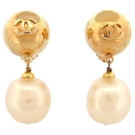 Chanel-CHANEL CASTELLANE 1988 DANGLE PEARL EARRINGS CC LOGO-Golden