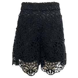 Bermuda de ciclista em renda de macramé preto de cintura alta Burberry Preto