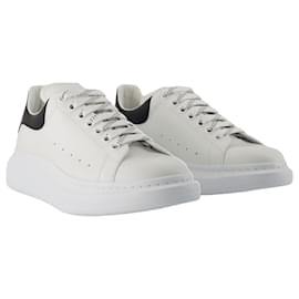 Alexander Mcqueen-Oversize Sneakers - Alexander McQueen - Leather - White-White