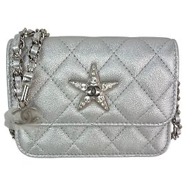 Bolsa de ombro cintura em couro de cabra metálico acolchoado estrela Chanel Prata Metálico