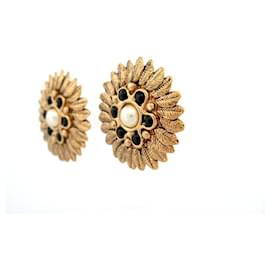Guy Laroche-VINTAGE GUY LAROCHE ROUND LEAF GOLD PEARL CLIP EARRINGS-Golden