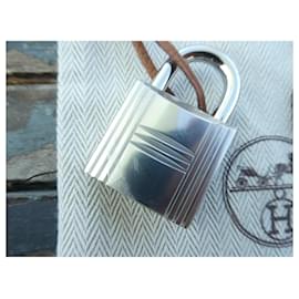 Hermès-Hermès new bell, pull tab, and lock for strap top-Camel