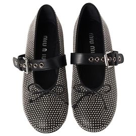 Miu Miu Ballerine in vitello  con borchie in metallo Nero