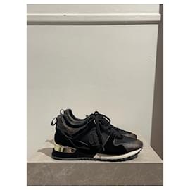 Louis Vuitton-LOUIS VUITTON Trainers T.EU 40 Leather-Black