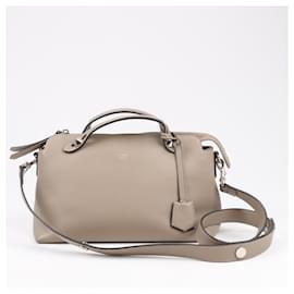 Fendi-FENDI Sac à main en cuir moyen 2Way By the Way en Greige 8BL124-Beige