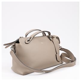 Fendi-FENDI Sac à main en cuir moyen 2Way By the Way en Greige 8BL124-Beige