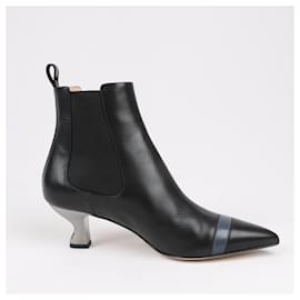 Fendi-Fendi Leather Side Gore Ankle Boots in Black, Size 38 EU-Black