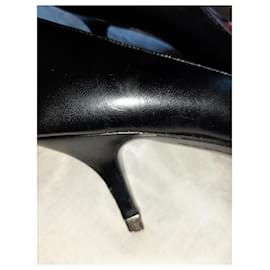 Louis Vuitton-Heels-Black