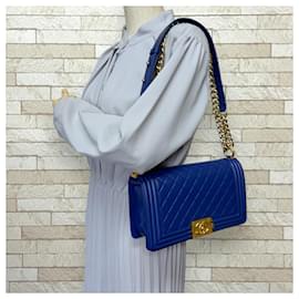 Chanel-Chanel Boy Shoulder Bag in Blue Leather-Blue