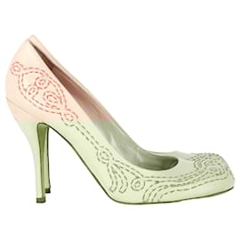 Alexander Mcqueen- Alexander Mcqueen Stitching Detail Pumps in Cream Leather-White,Cream
