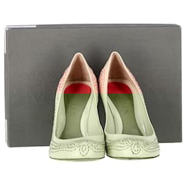 Alexander Mcqueen- Alexander Mcqueen Stitching Detail Pumps in Cream Leather-White,Cream