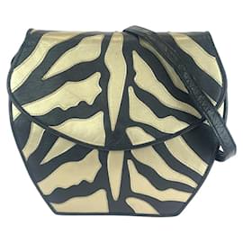 Yves Saint Laurent-Yves Saint Laurent Leather Shoulder Bag-Black