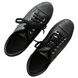 Baskets Chanel en cuir de veau noir matelassé CC Noir