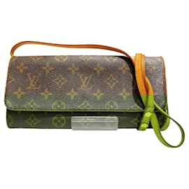 Louis Vuitton-Bolsa de Ombro Pochette Twin GM Monograma Louis Vuitton-Marrom