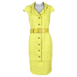 Chanel Robe en tweed jaune avec boutons Gripoix 11K$ CC taille 40 FR Jaune
