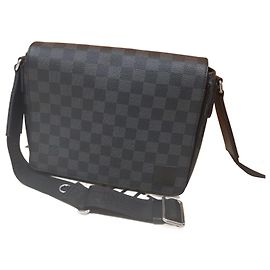 Borsa a spalla Louis Vuitton Messenger District PM Damier Graphite Grigio