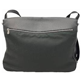 Louis Vuitton-Bolsa de Ombro Louis Vuitton Taiga Dersu M30168-Preto