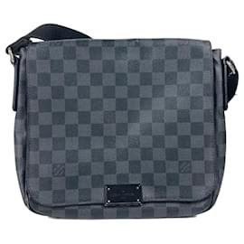 Louis Vuitton-Bolsa de ombro cruzada District PM Damier Graphite da Louis Vuitton-Preto