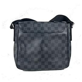 Louis Vuitton-Bolsa de ombro cruzada District PM Damier Graphite da Louis Vuitton-Preto