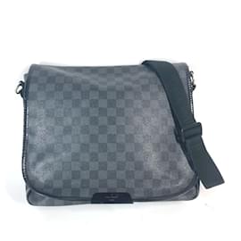 Louis Vuitton-Bolsa Distrix MM Damier Graphite Louis Vuitton-Preto