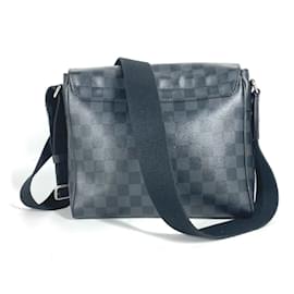 Louis Vuitton-Bolsa transversal Louis Vuitton Damier Graphite District PM NM-Preto