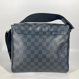 Louis Vuitton-Bolsa District PM Louis Vuitton Damier Graphite Stickers-Preto