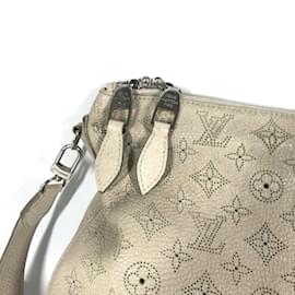 Louis Vuitton-Bolsa de Ombro Louis Vuitton Monogram Mahina Selene PM-Bege